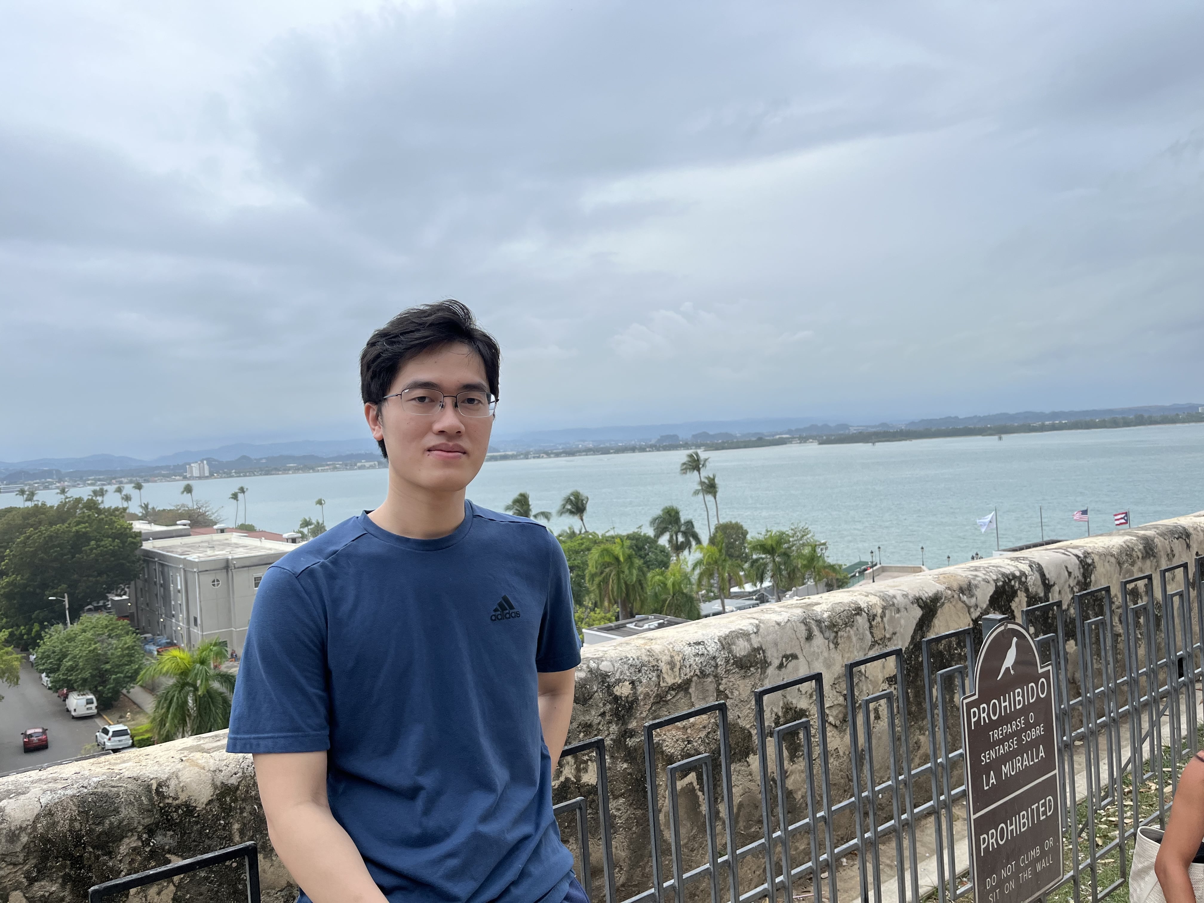 Qingnan Liang (梁庆南)